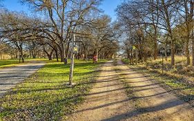 The Pecan @ Mendelbaum Winery Guest Cabins