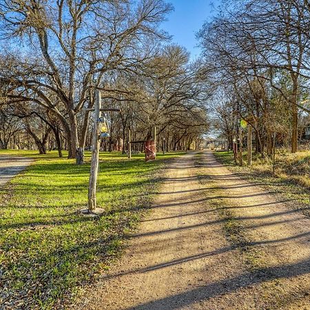The Pecan @ Mendelbaum Winery Guest Cabins Fredericksburg Exterior photo