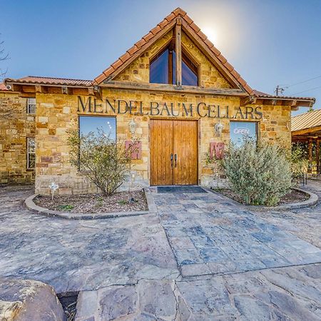 The Pecan @ Mendelbaum Winery Guest Cabins Fredericksburg Exterior photo