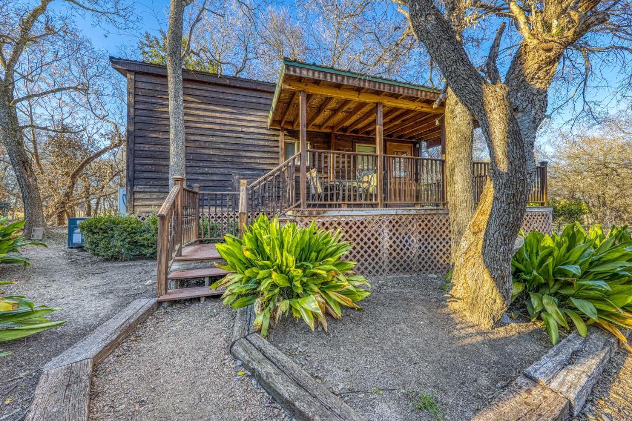 The Pecan @ Mendelbaum Winery Guest Cabins Fredericksburg Exterior photo