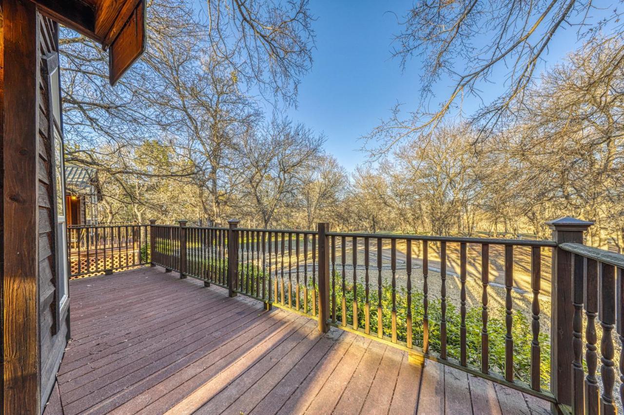 The Pecan @ Mendelbaum Winery Guest Cabins Fredericksburg Exterior photo