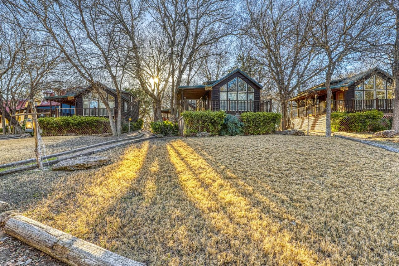 The Pecan @ Mendelbaum Winery Guest Cabins Fredericksburg Exterior photo