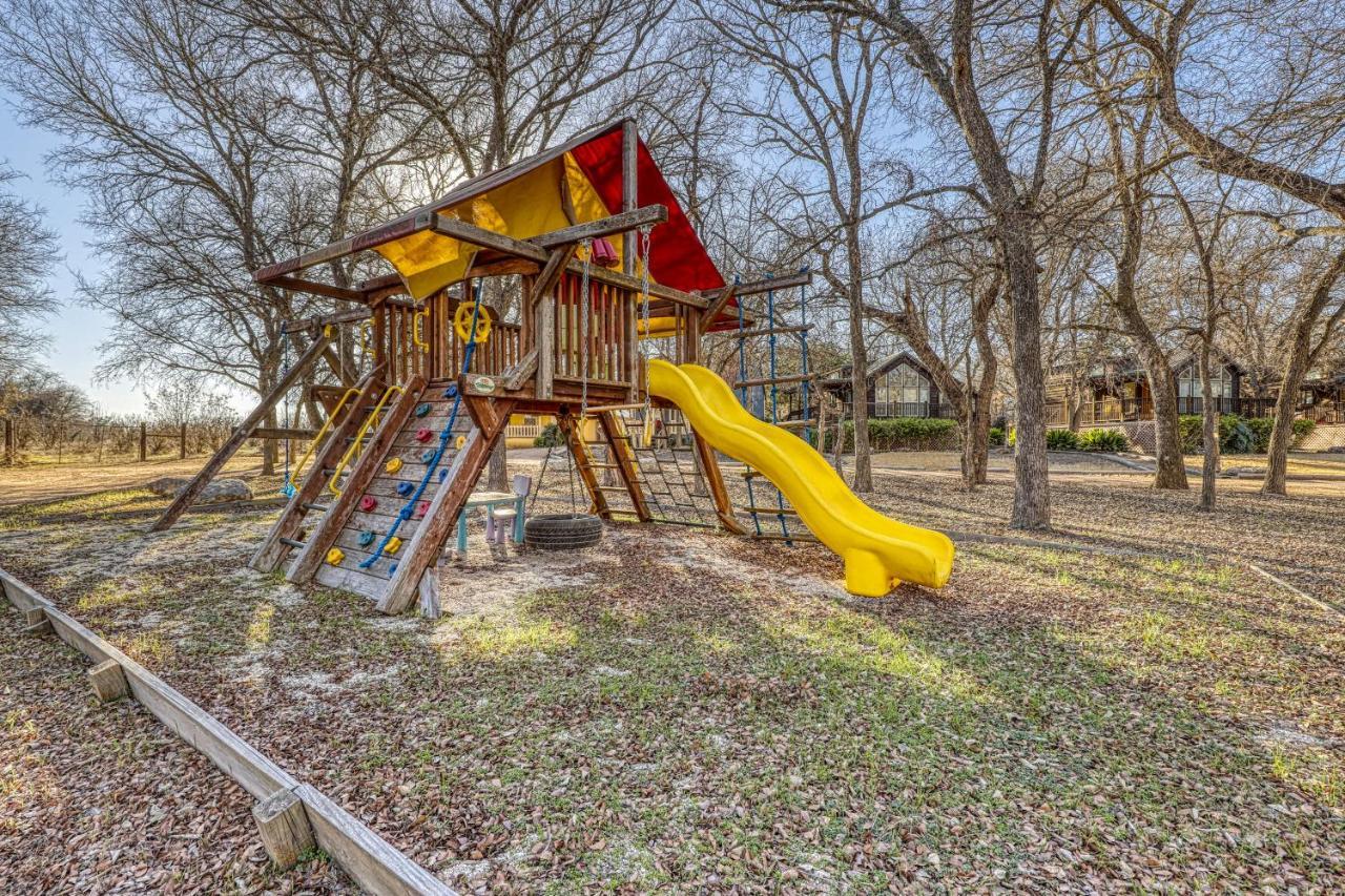 The Pecan @ Mendelbaum Winery Guest Cabins Fredericksburg Exterior photo