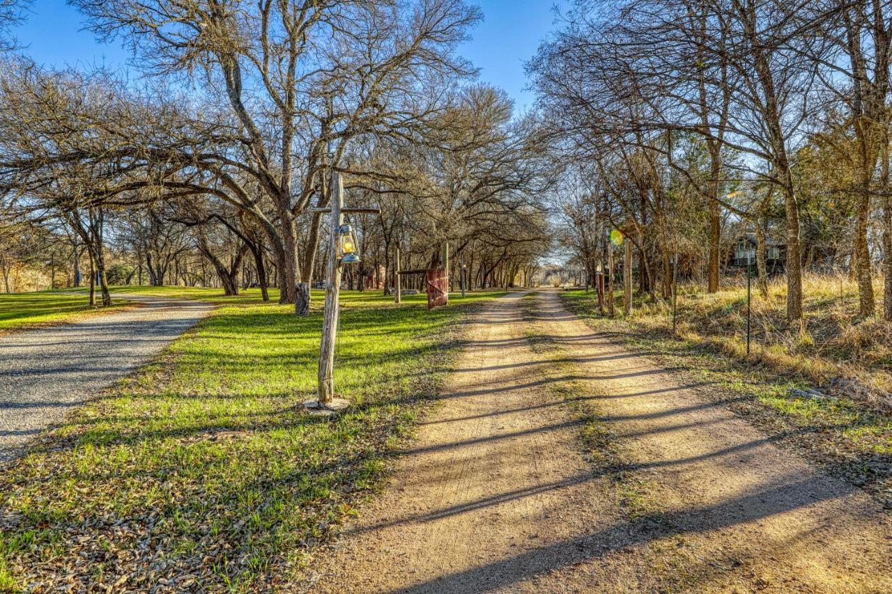 The Pecan @ Mendelbaum Winery Guest Cabins Fredericksburg Exterior photo