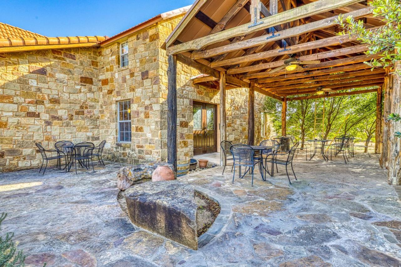 The Pecan @ Mendelbaum Winery Guest Cabins Fredericksburg Exterior photo