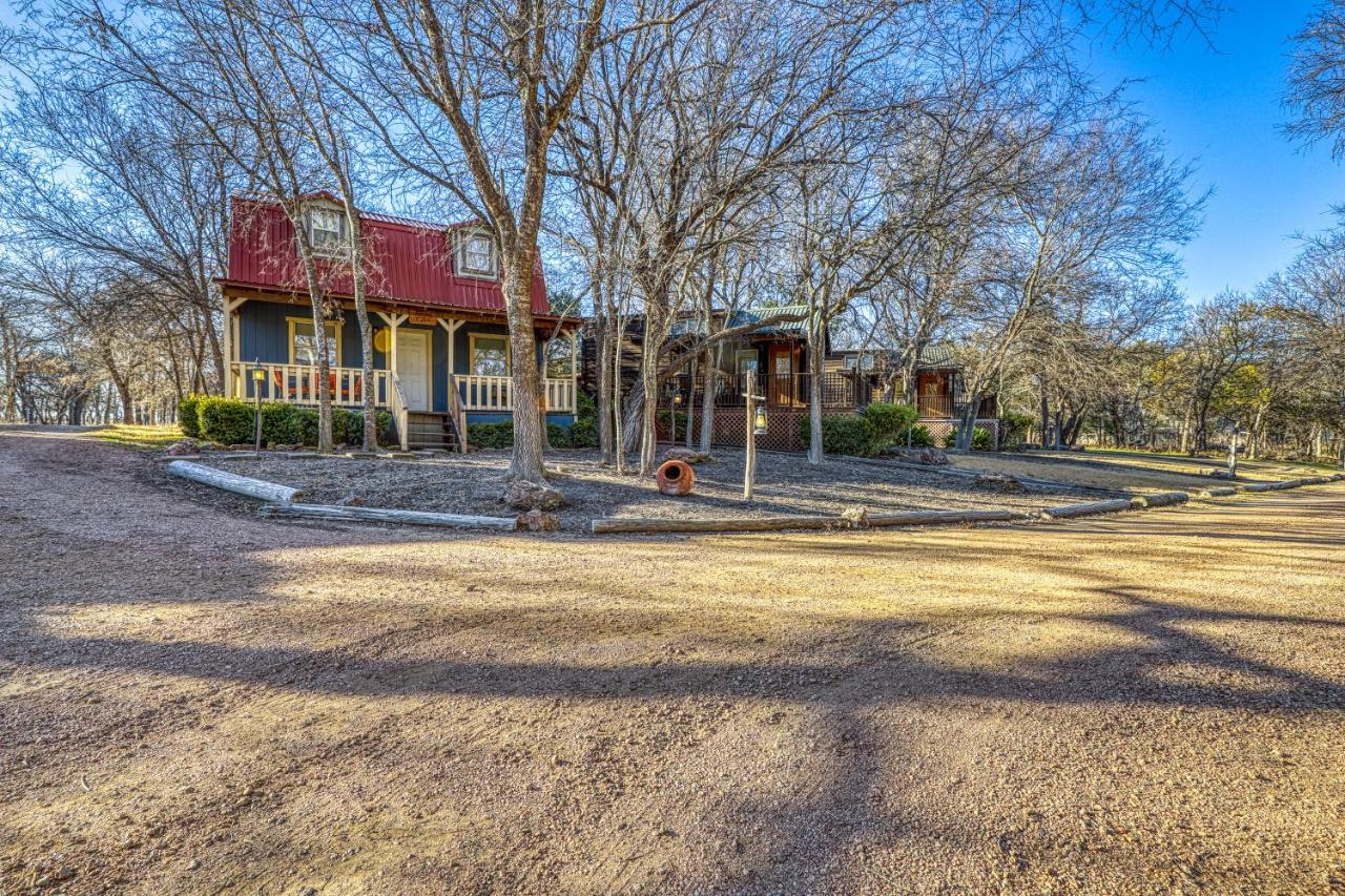 The Pecan @ Mendelbaum Winery Guest Cabins Fredericksburg Exterior photo
