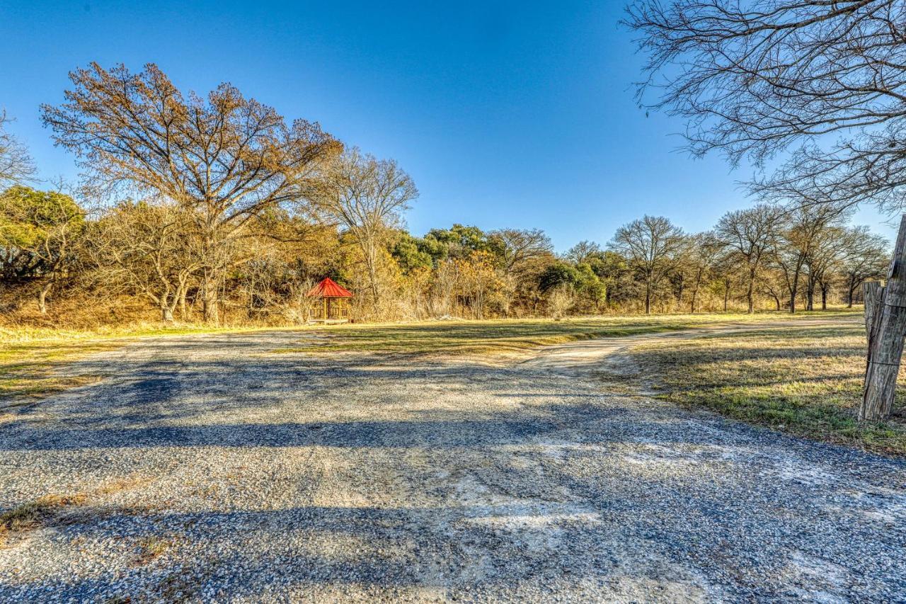 The Pecan @ Mendelbaum Winery Guest Cabins Fredericksburg Exterior photo