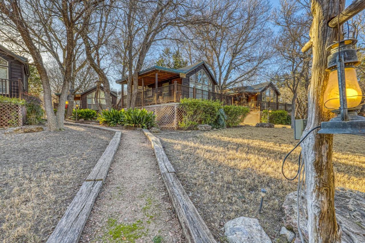 The Pecan @ Mendelbaum Winery Guest Cabins Fredericksburg Exterior photo