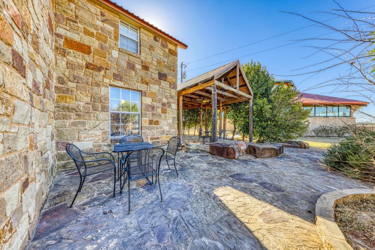 The Pecan @ Mendelbaum Winery Guest Cabins Fredericksburg Exterior photo