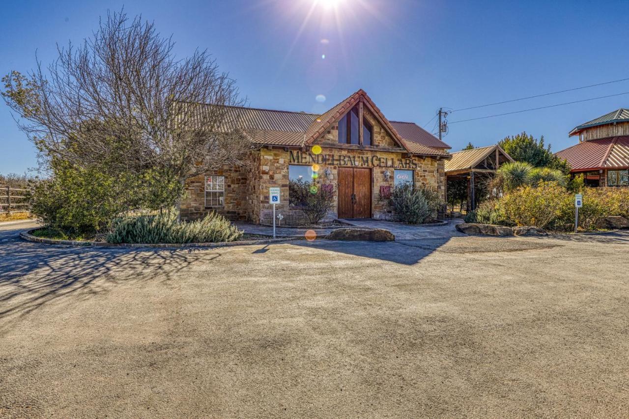 The Pecan @ Mendelbaum Winery Guest Cabins Fredericksburg Exterior photo