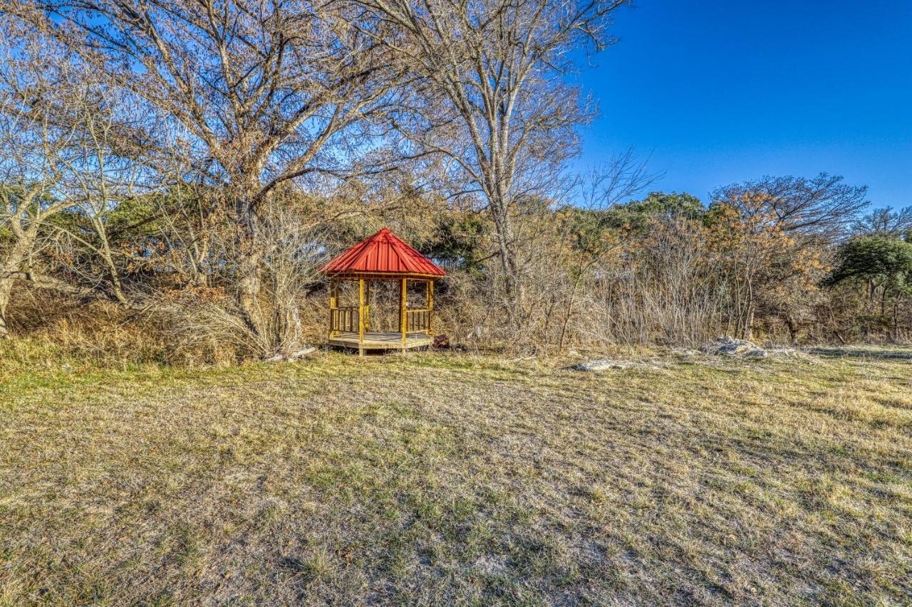 The Pecan @ Mendelbaum Winery Guest Cabins Fredericksburg Exterior photo