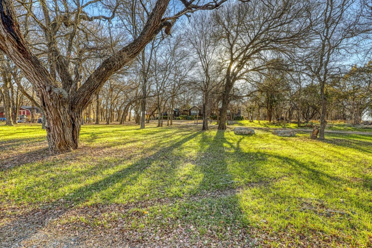 The Pecan @ Mendelbaum Winery Guest Cabins Fredericksburg Exterior photo