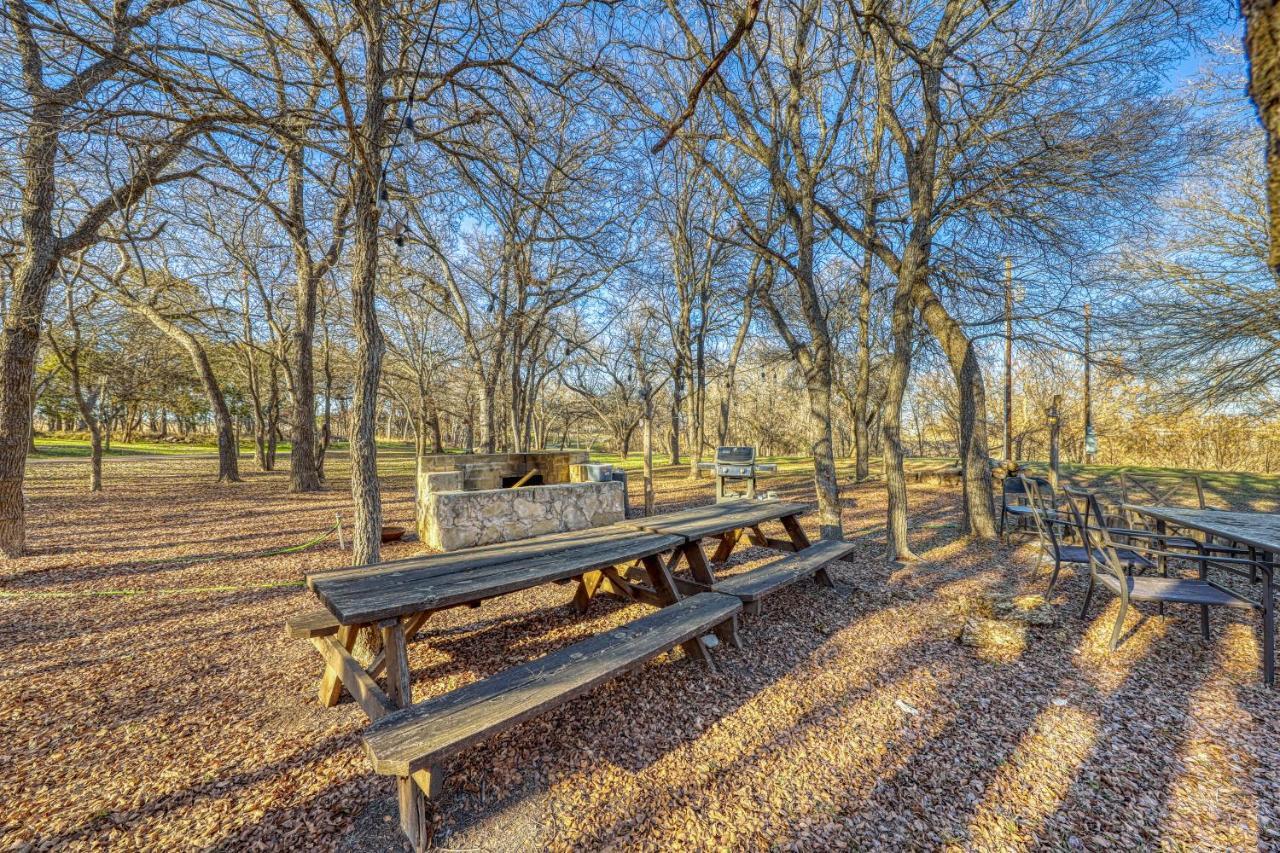 The Pecan @ Mendelbaum Winery Guest Cabins Fredericksburg Exterior photo